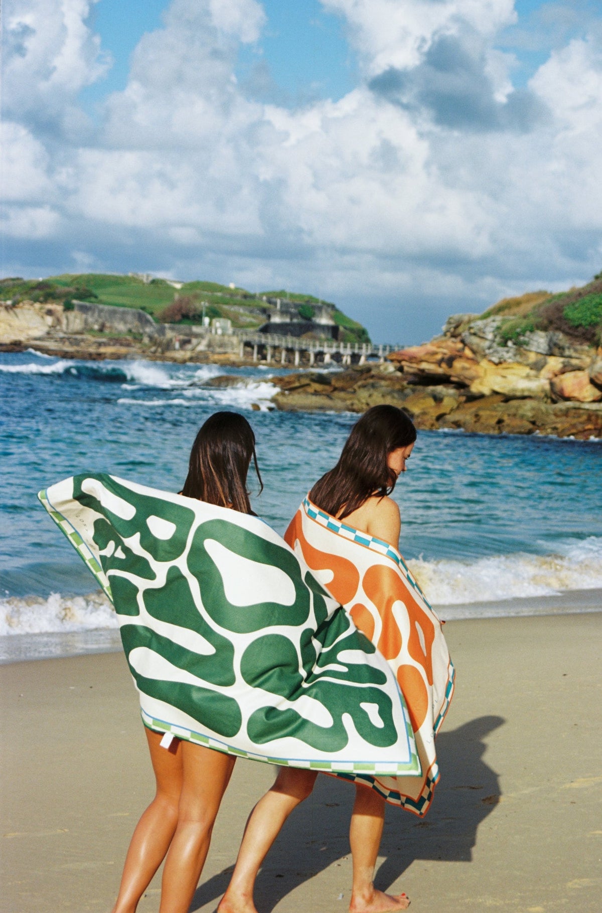 Lost Sol Byron Bay Bold deep green lightweight travel towel, lifestyle photo