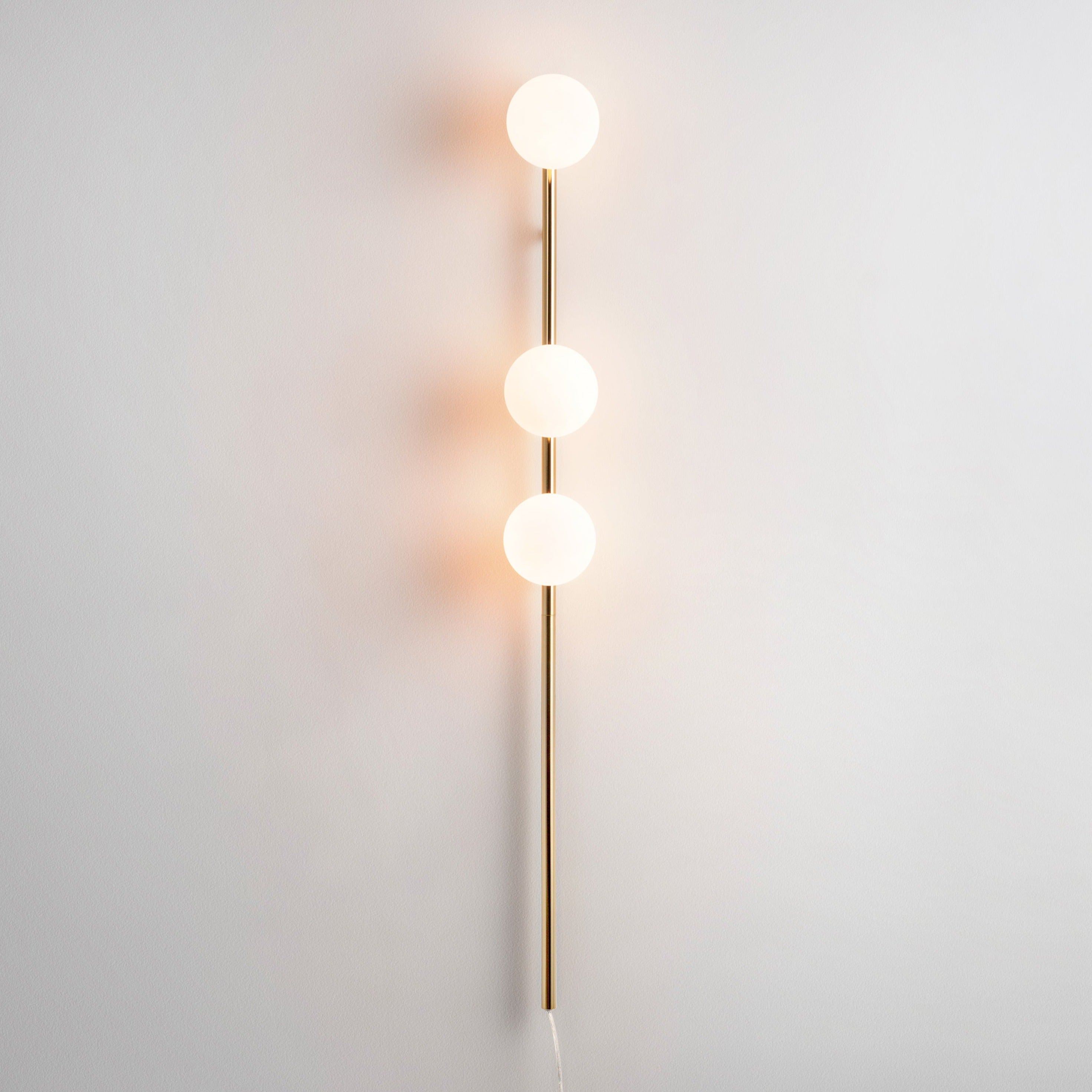 Bar Opal Ball Wall Light .